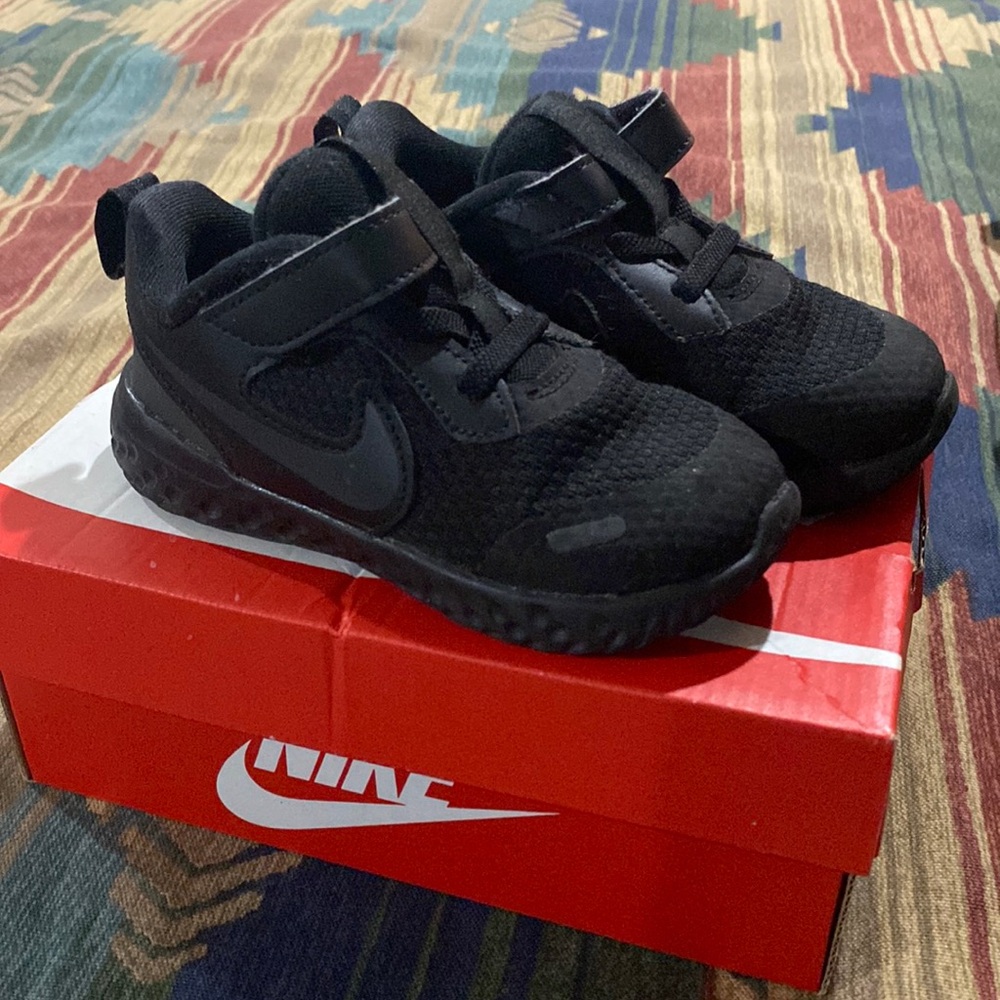 Toddler 8C Nike Revolution Shoes